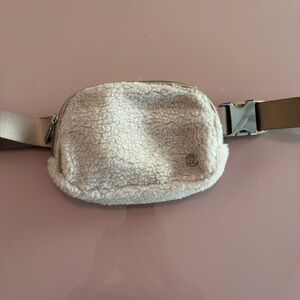 Lululemon Sherpa Belt Bag